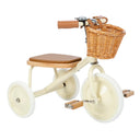 Tricicleta Banwood Vintage Cream cu coș din răchită, vedere din unghi