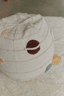 Detaliu al broderiei planetare de pe puful Solar System