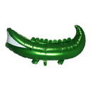 Balon verde din folie în formă de crocodil, pe fundal alb