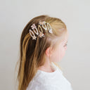 Agrafele Ballerina purtate pe păr blond, vedere din profil