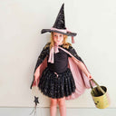 Fustița tutu Ethel purtată cu pălărie și găletușă de Halloween