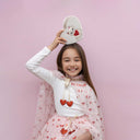 Pelerina Cutesy Bow purtată cu o cutie de bijuterii în formă de inimă