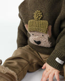 Pulover din lână merino Denn Terrier, Dark Olive – copil purtând puloverul, detaliu frontal