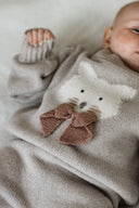 Pulover din lână merino Denna Pisică, Ash Rose Melange – bebeluș purtând puloverul
