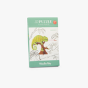 Cutia puzzle-ului 3D Cameleon lângă figurina montată
