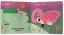 Pagini cartonate cu un flamingo roz și puiul său, la apus
