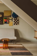 Covorul Chroma Palette văzut din lateral într-un living