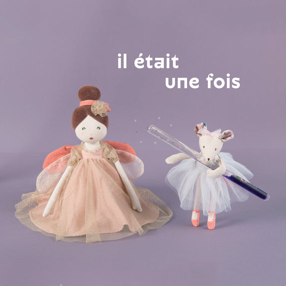 Păpuși-zâne Il était une fois pe fundal mov